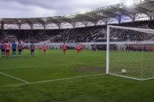 Adrian Păun înscrie din lovitură liberă pentru CFR Cluj, în duelul cu Sepsi