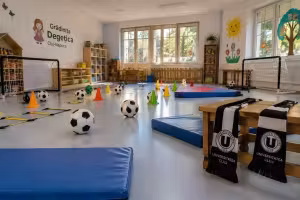 Fotbalul a ajuns la Grădinița „Degețica”: întâlnire între micii clujeni și U Cluj
