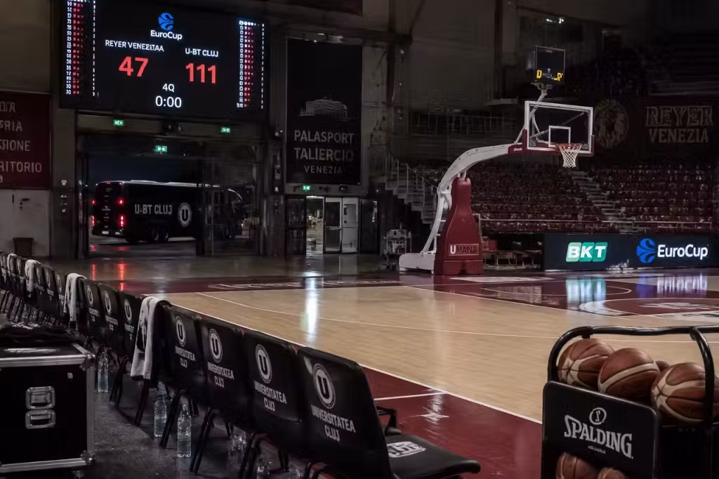 „U” Cluj, învinsă drastic la Veneția în EuroCup după deplasarea cu autocarul